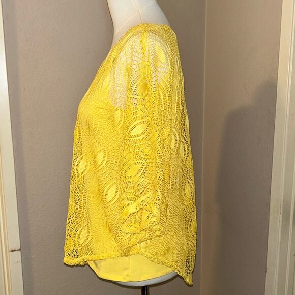 Chenault yellow pancho style knitted top with a solid tank, size large - Picture 3 of 11